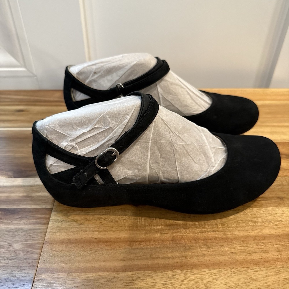 Earthies Capri Womens 6.5 Black Nubuck Mary Jane Flats Comfort Shoes Soft Buck